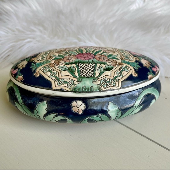 VTG Hand Painted Oval Blue Trinket Box HFP MACAU Sage Green Gilded Pink Flowers - Picture 11 of 13